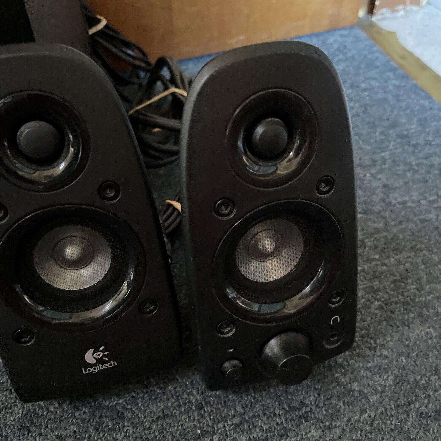 Logitech Z506 Speakers - Centre, Front Speaker and subwoofer