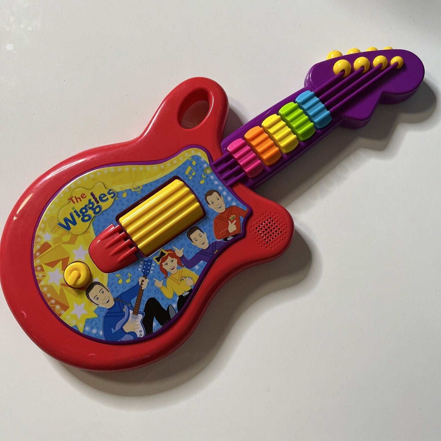 THE WIGGLES Children's 2015 Play A Long Musical Instrument Guitar Toy HUN839