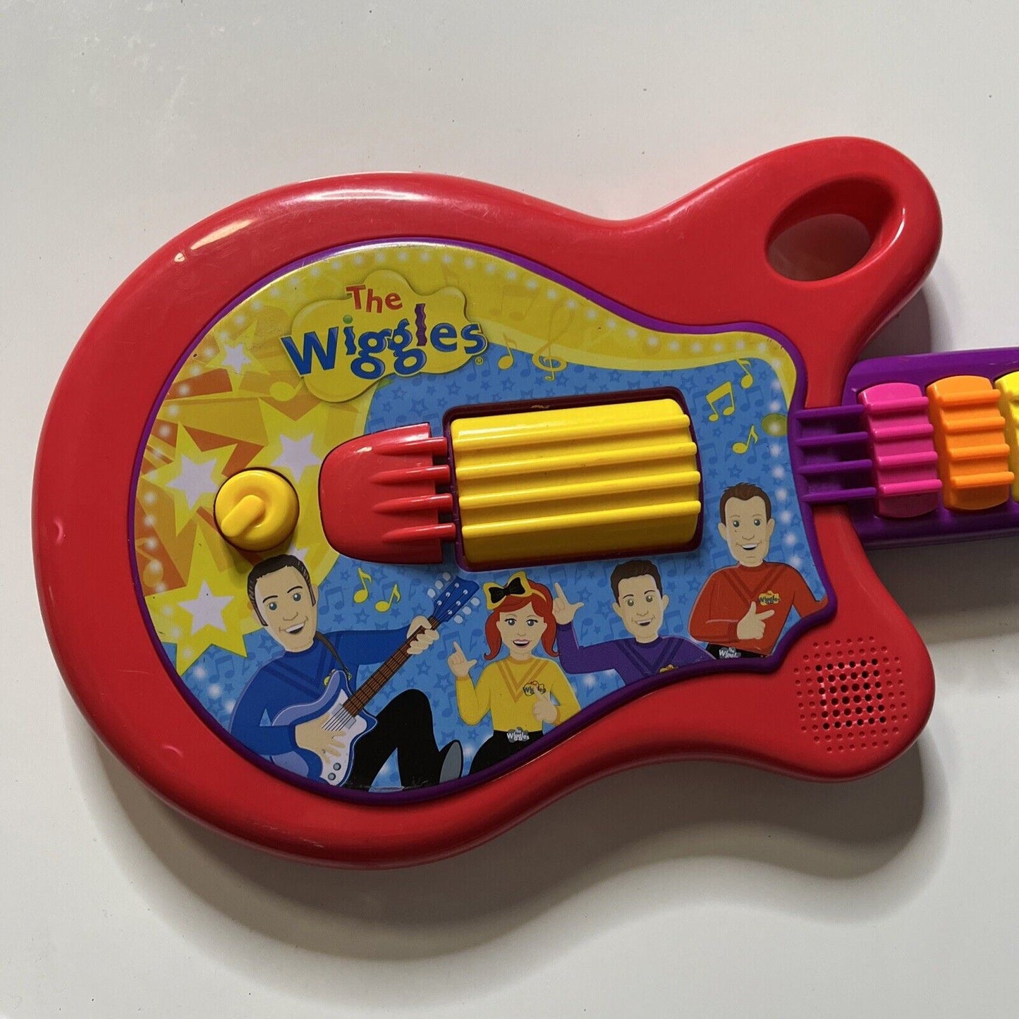 THE WIGGLES Children's 2015 Play A Long Musical Instrument Guitar Toy HUN839