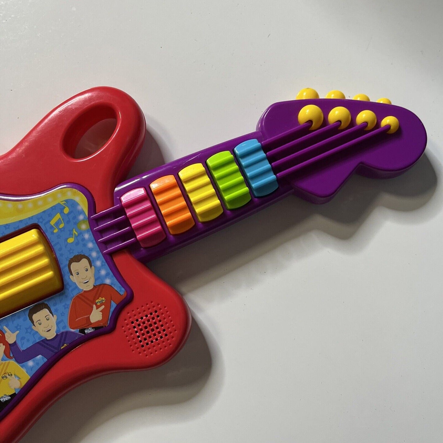 THE WIGGLES Children's 2015 Play A Long Musical Instrument Guitar Toy HUN839