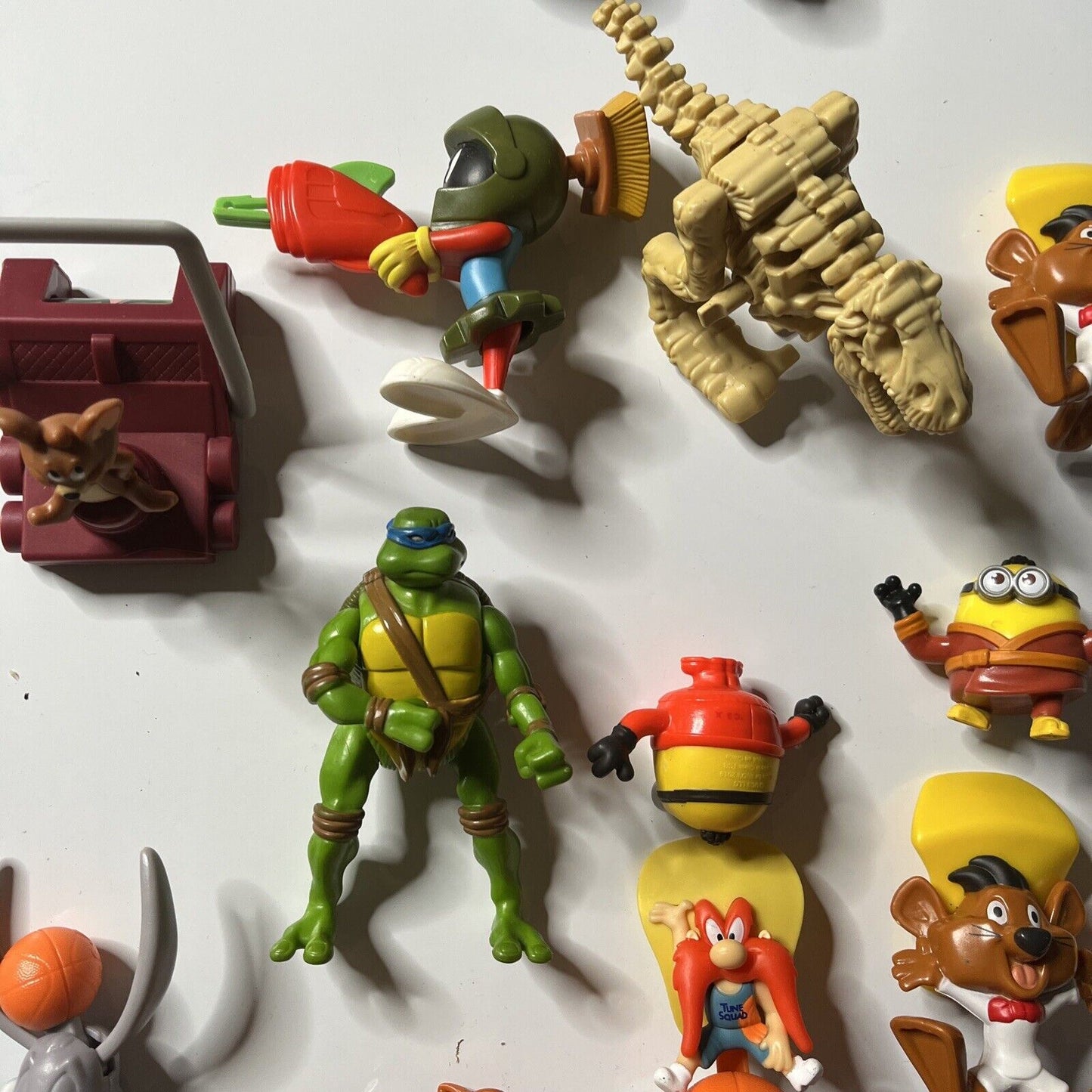 26x Mixed lot McDonald's Promotional Toy Sonic Space Jam Jurassic Park Warner Br