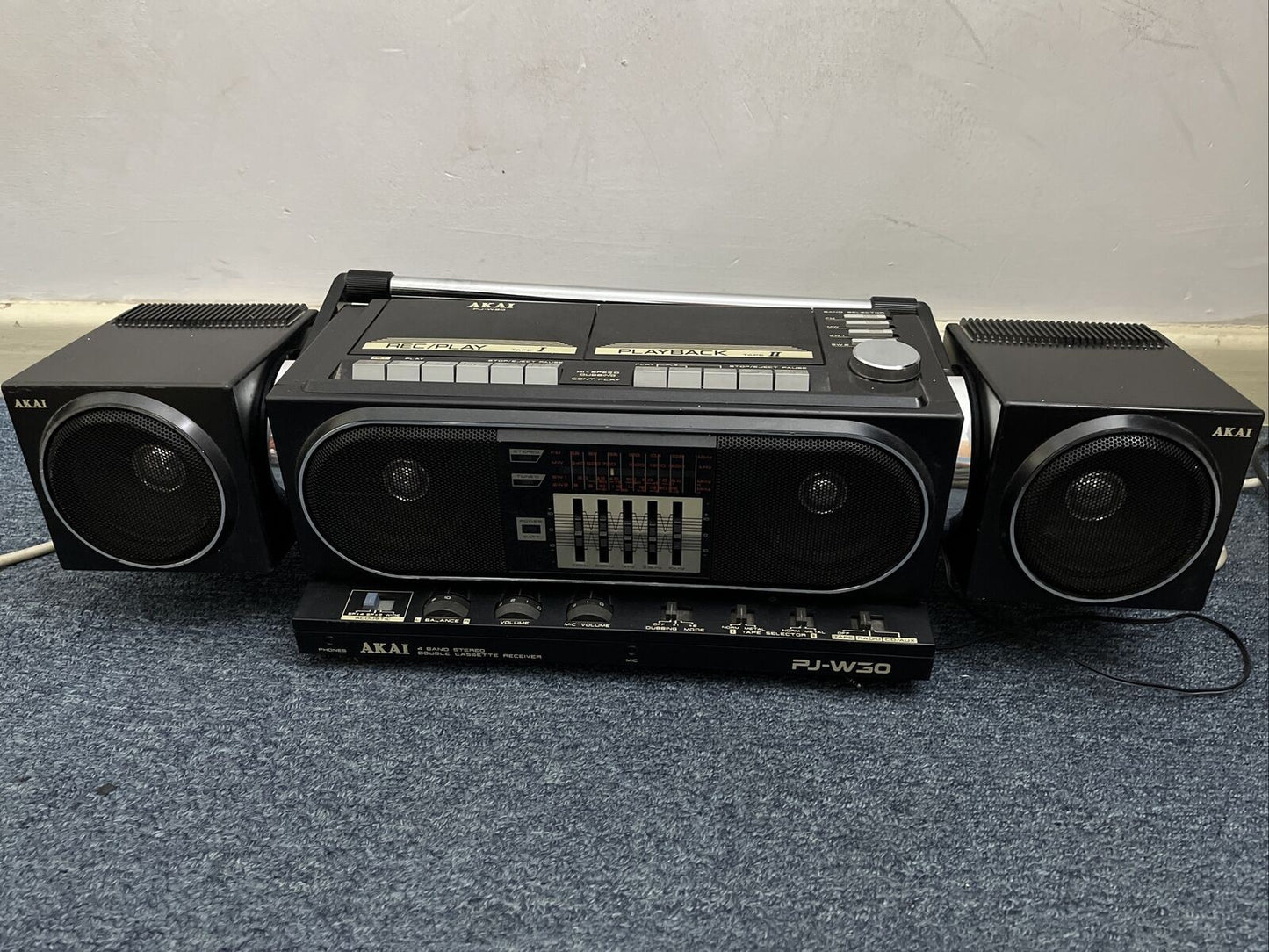 Akai PJ-W30 Boom Box Cassette Stereo AM/FM/SW RadioFor Parts Or Repair