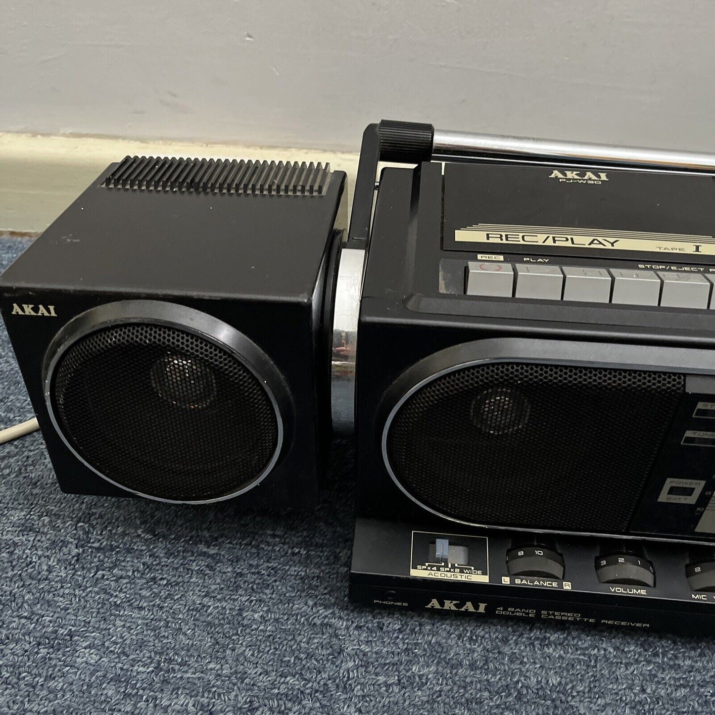 Akai PJ-W30 Boom Box Cassette Stereo AM/FM/SW RadioFor Parts Or Repair