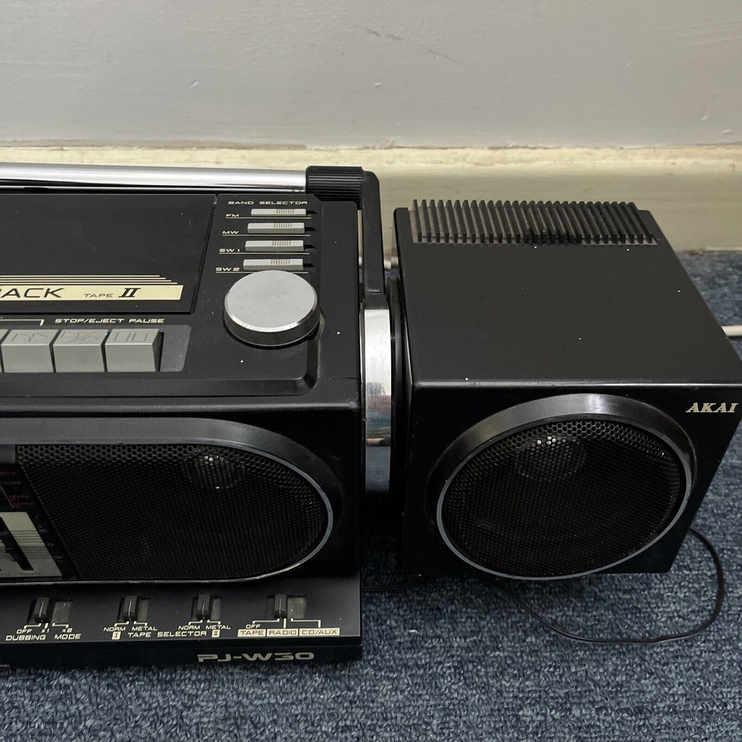Akai PJ-W30 Boom Box Cassette Stereo AM/FM/SW RadioFor Parts Or Repair