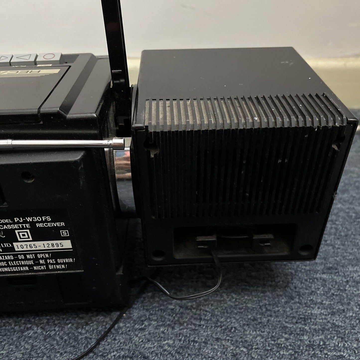 Akai PJ-W30 Boom Box Cassette Stereo AM/FM/SW RadioFor Parts Or Repair