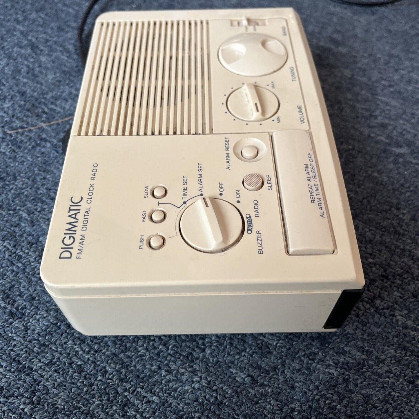 Vintage Sony Digimatic FM/AM Digital Clock Alarm Radio ICF-C3W 80's
