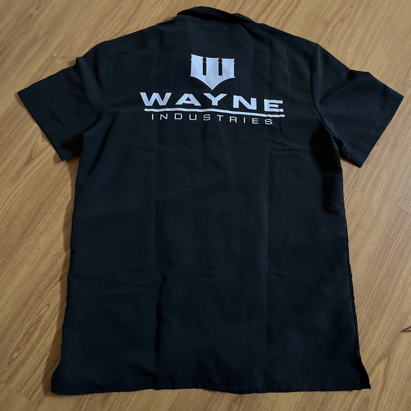 Official DC Comics Batman Wayne Industries Short Sleeve Shirt Small NEW