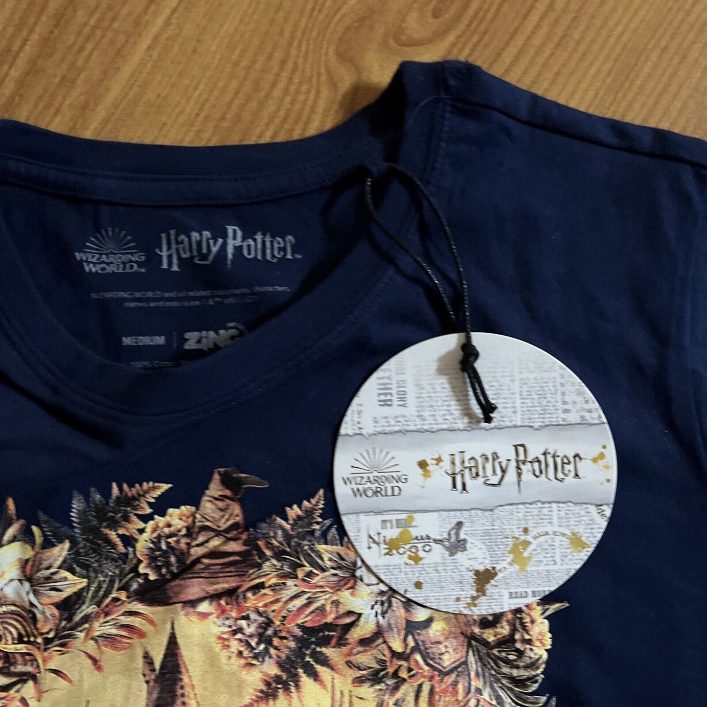 Official Harry Potter Hogwarts Wreath Short Sleeve Shirt Medium NEW