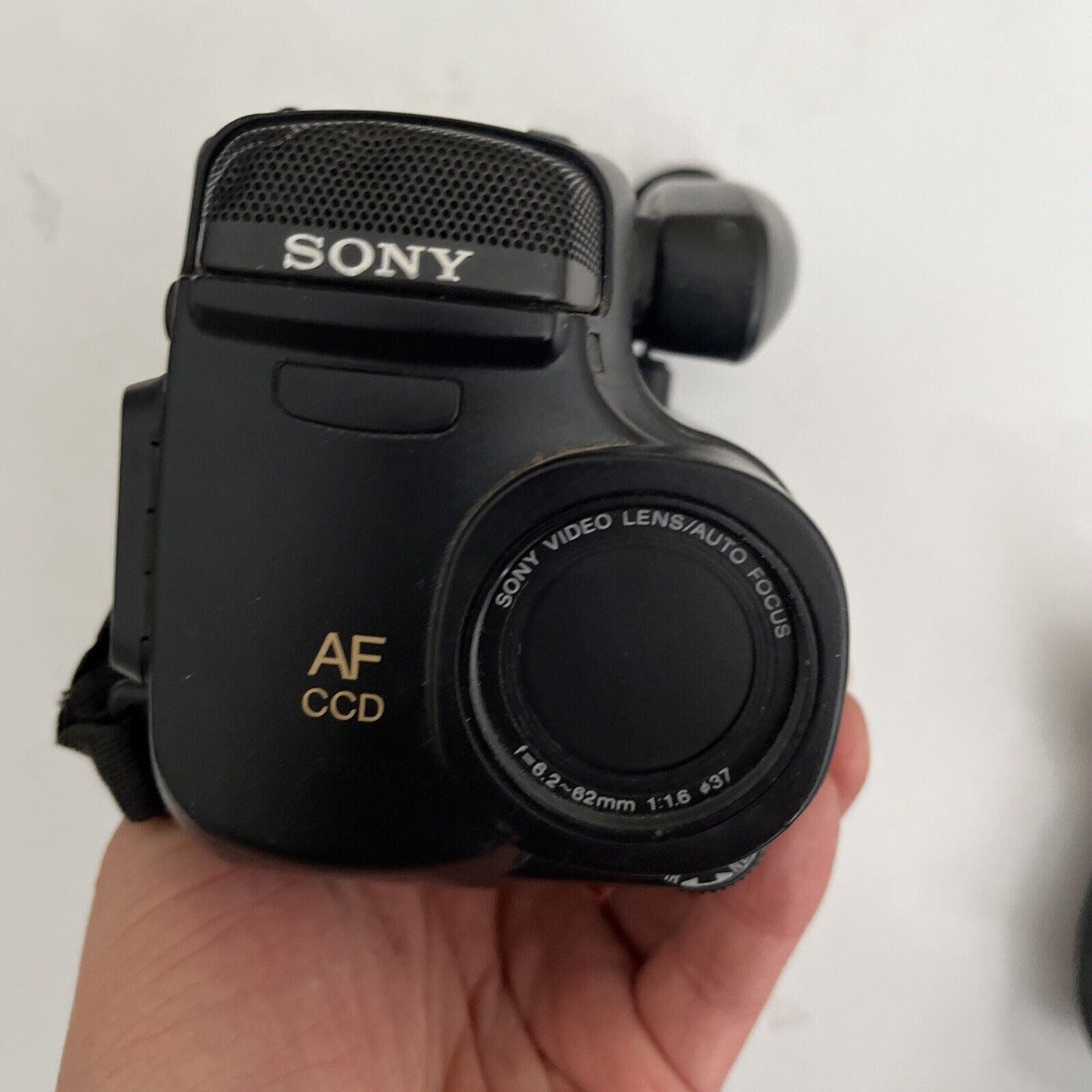 Sony Handycam Video8 CCD-TR2020E Video Camera Recorder *For Parts Or Repair