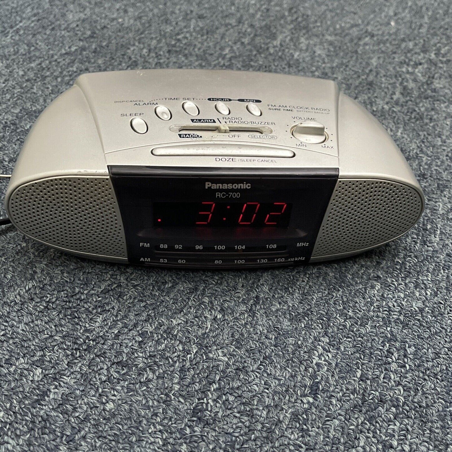 Panasonic AM/FM Alarm Clock Radio/Snooze/Battery Backup RC-700