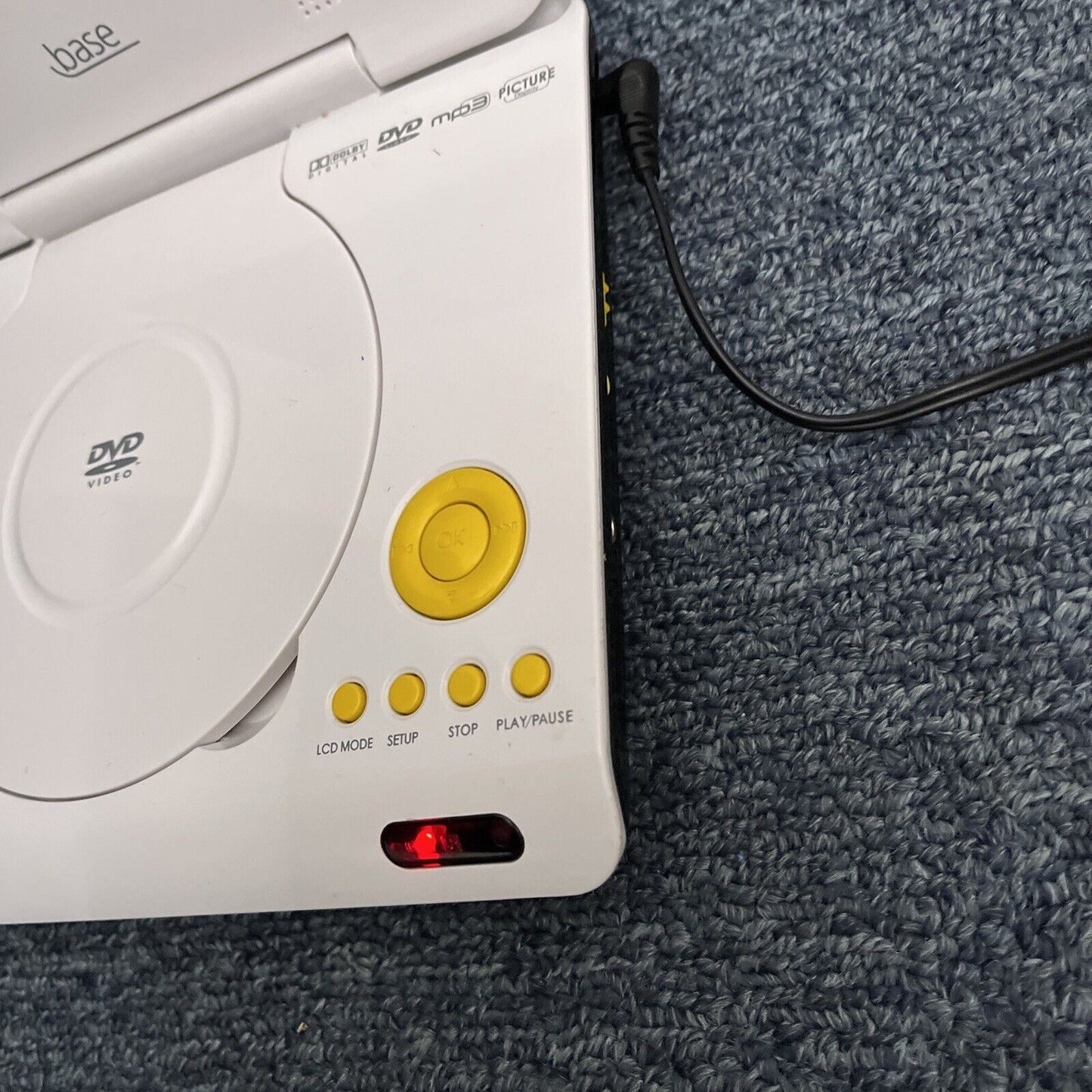 Base 17.5cm 7" Portable DVD Player with Car Charger & AC Adapter