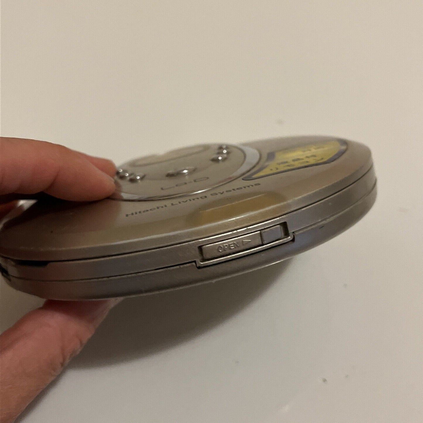 Hitachi Portable CD Player CDS-11 *Does Not Turn On. For Parts Repair