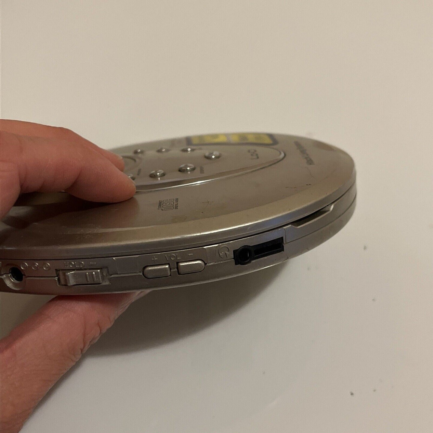 Hitachi Portable CD Player CDS-11 *Does Not Turn On. For Parts Repair