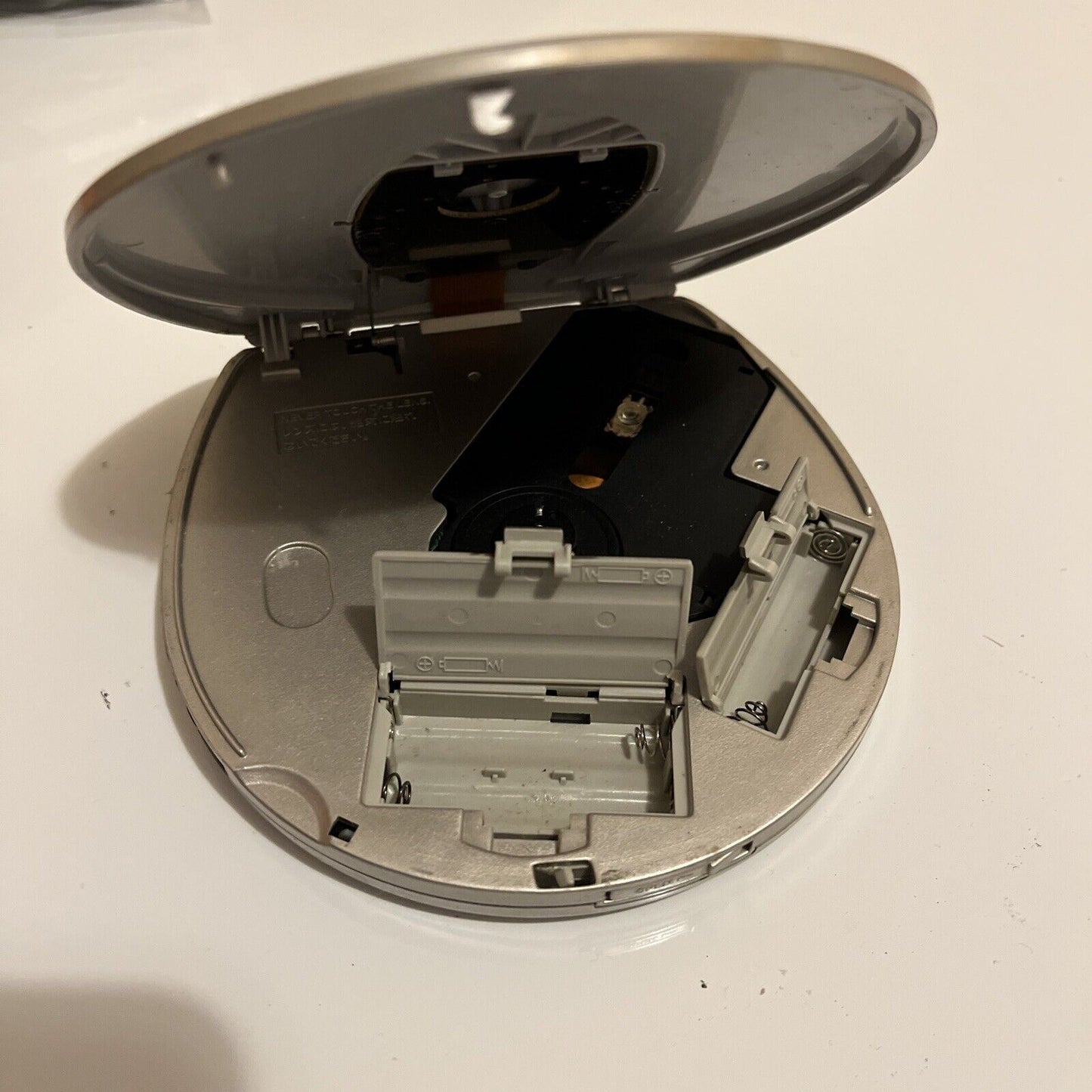 Hitachi Portable CD Player CDS-11 *Does Not Turn On. For Parts Repair
