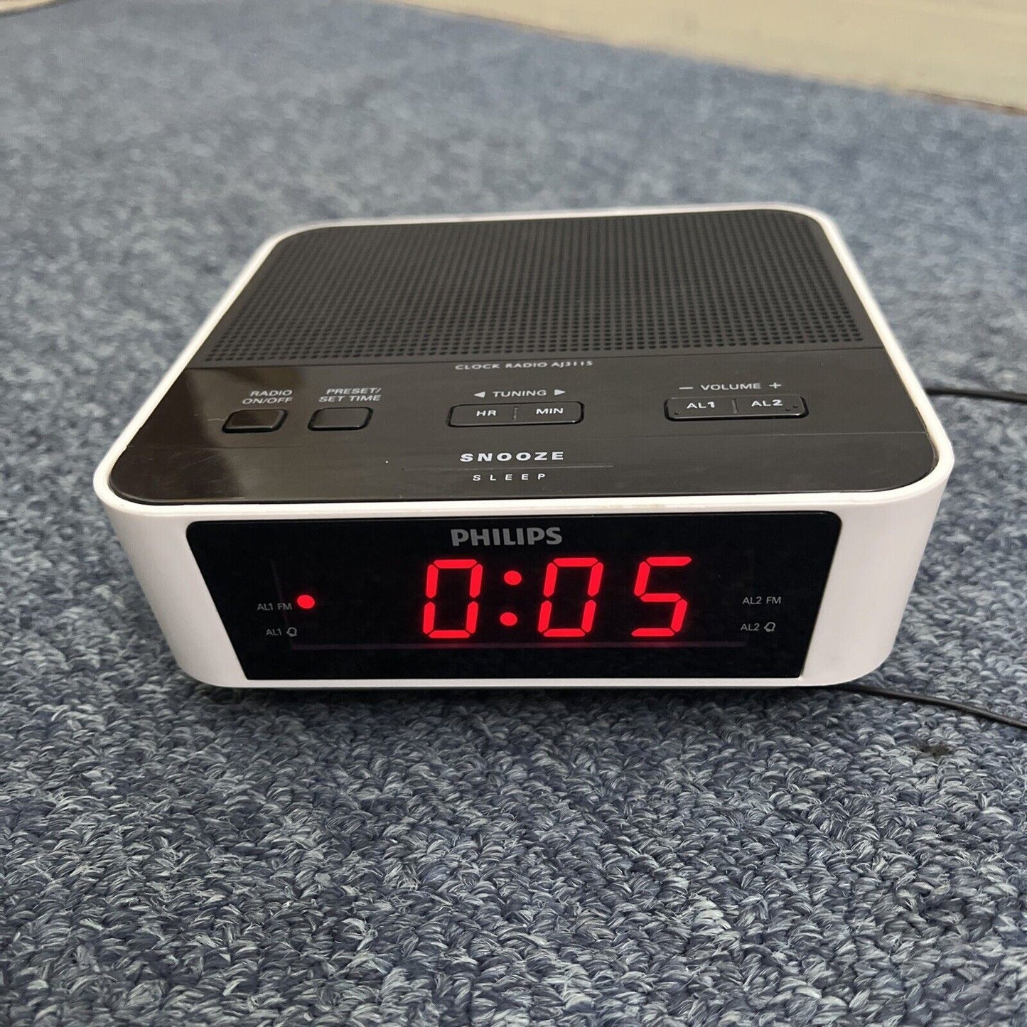 Philips Clock Alarm AM/FM Radio AJ3115 with Snooze Function