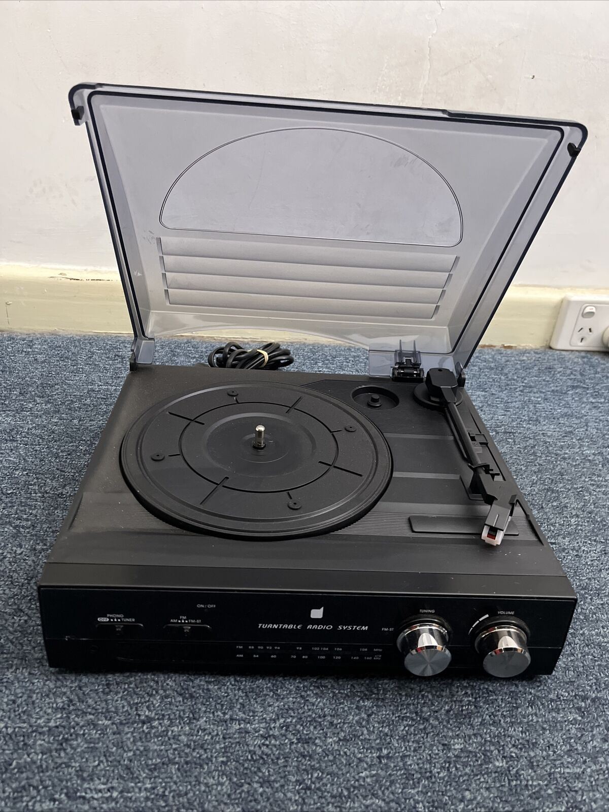 Dick Smith Turntable Radio System T-186 Vinyl Record Player AM/FM Radio Speaker