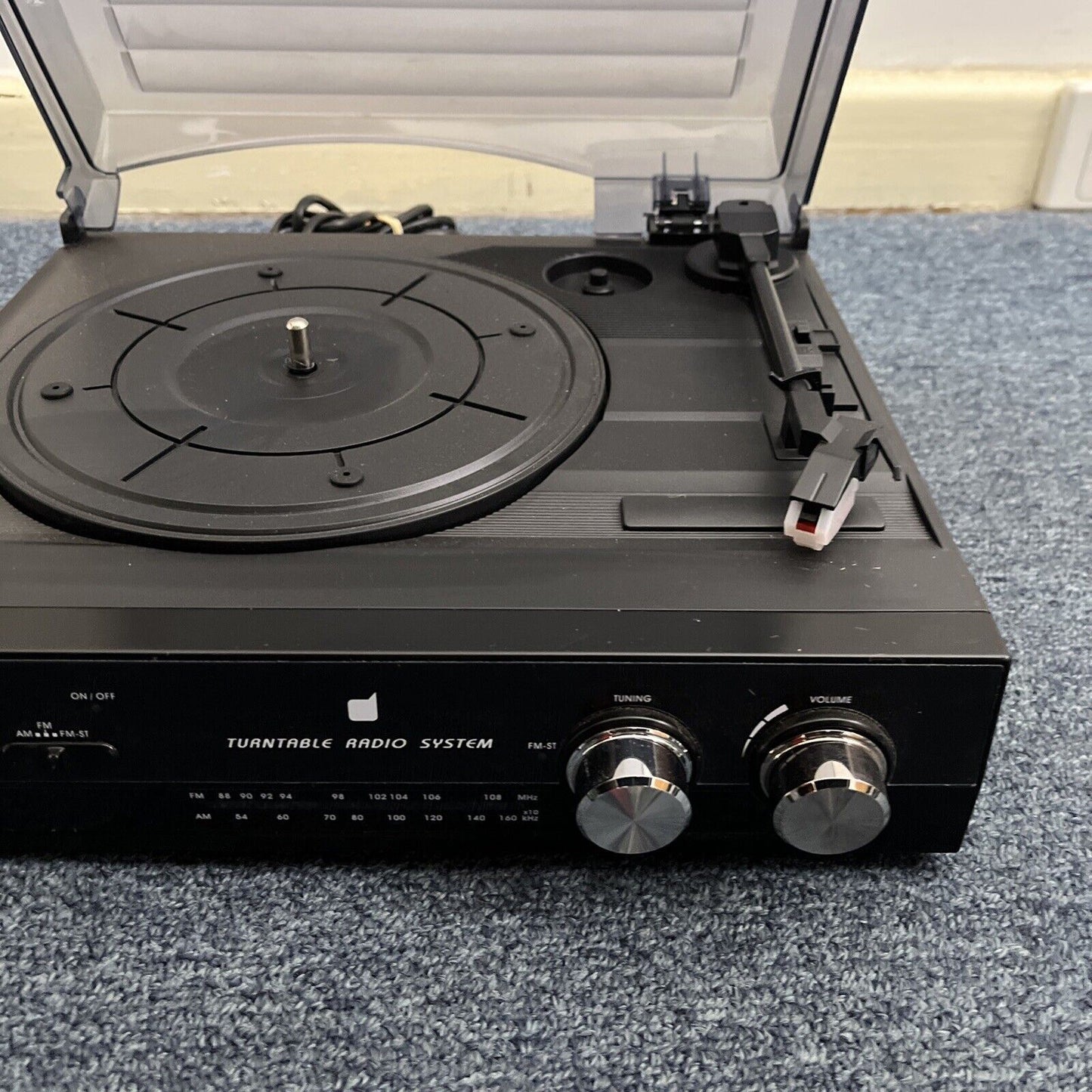 Dick Smith Turntable Radio System T-186 Vinyl Record Player AM/FM Radio Speaker