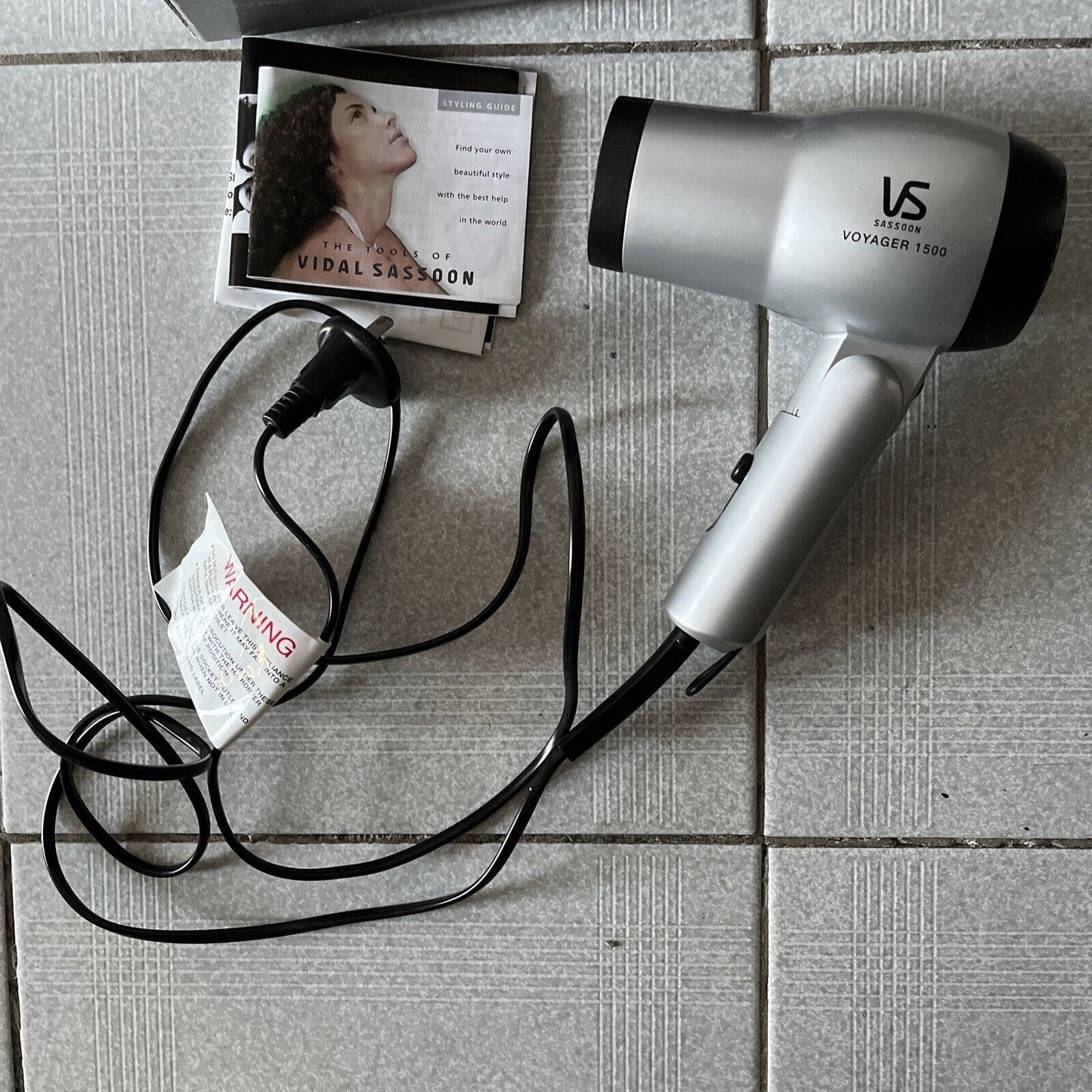 Vidal Sassoon Voyager 1500 Travel Dryer - Folding Handle Dual Voltage