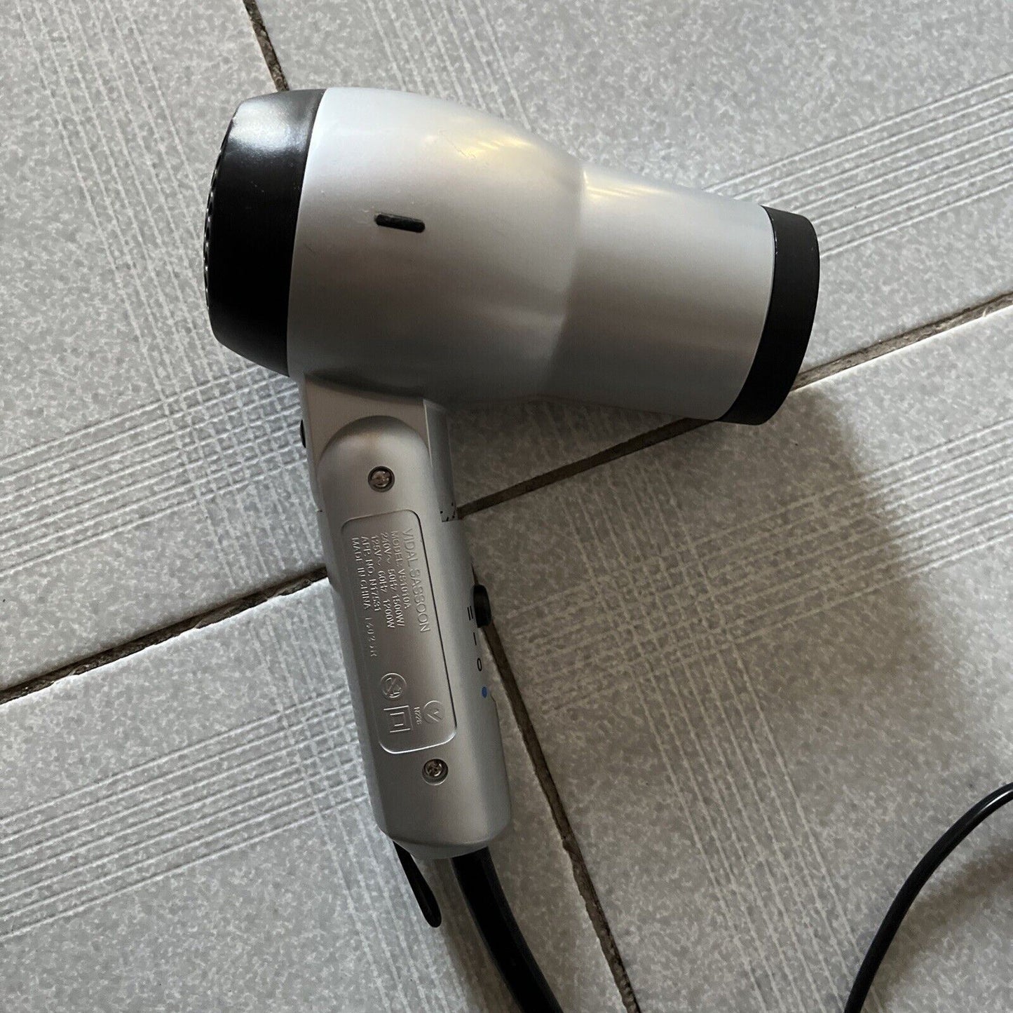 Vidal Sassoon Voyager 1500 Travel Dryer - Folding Handle Dual Voltage