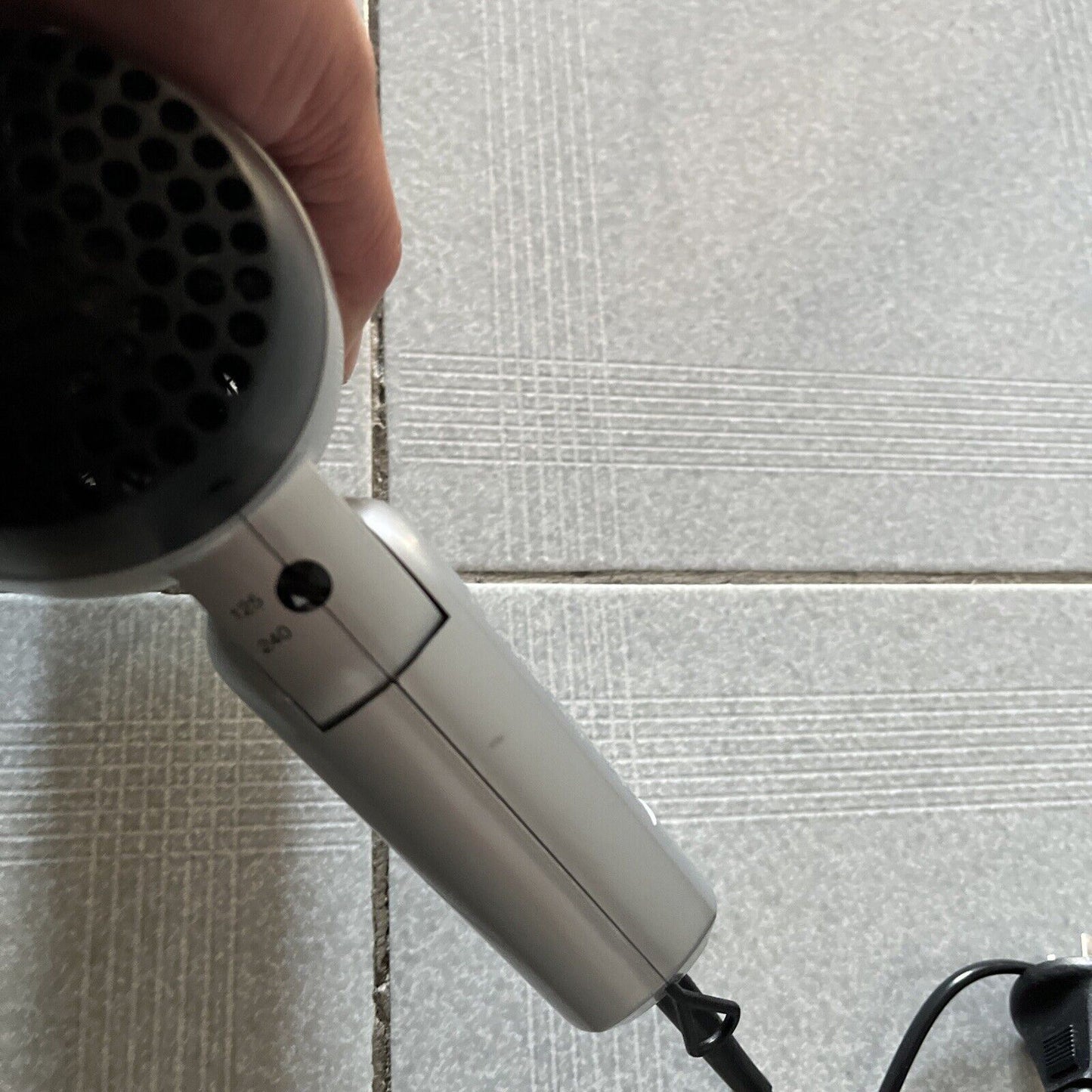 Vidal Sassoon Voyager 1500 Travel Dryer - Folding Handle Dual Voltage