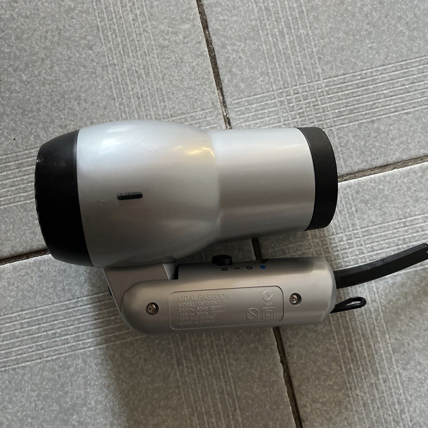 Vidal Sassoon Voyager 1500 Travel Dryer - Folding Handle Dual Voltage