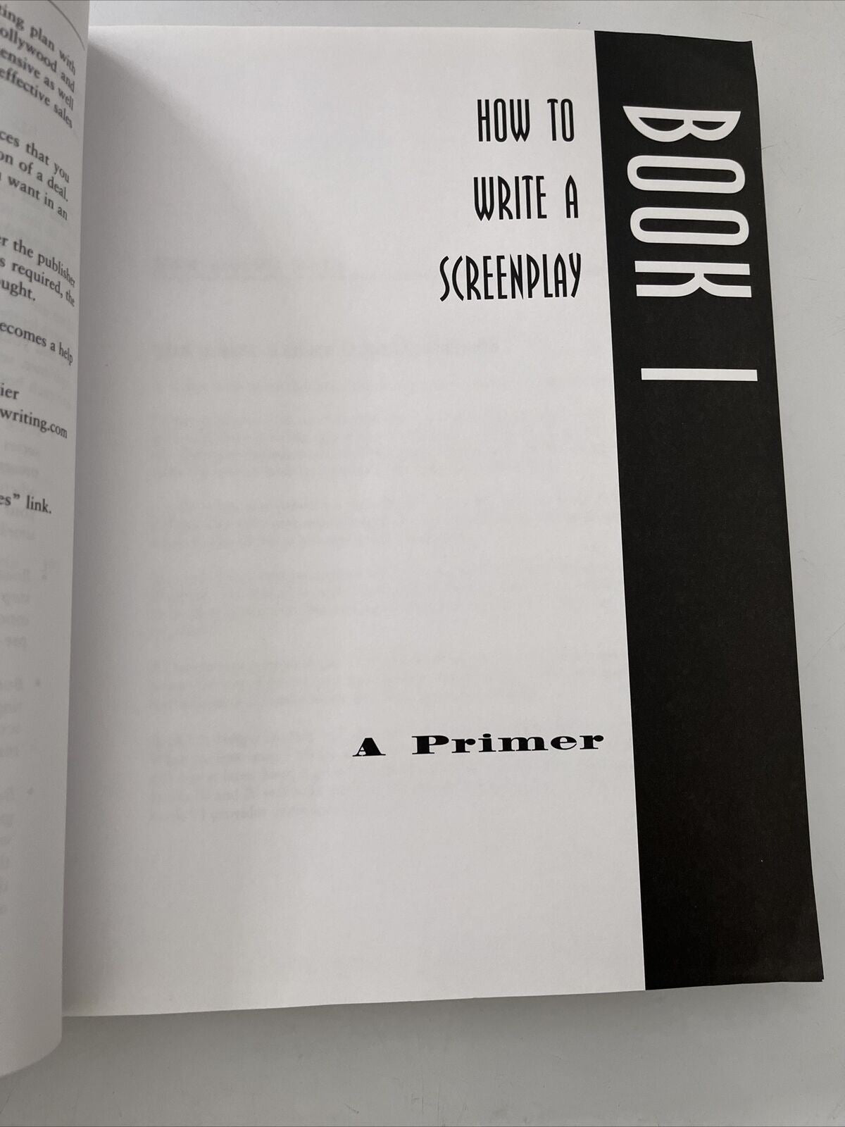 The Screenwriter's Bible: Complete Guide to Writing, Formatting & Selling Script