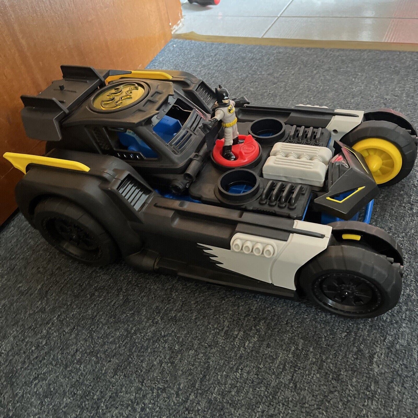 Imaginext DC Super Friends Ultimate Batmobile Transforming with Remote Control