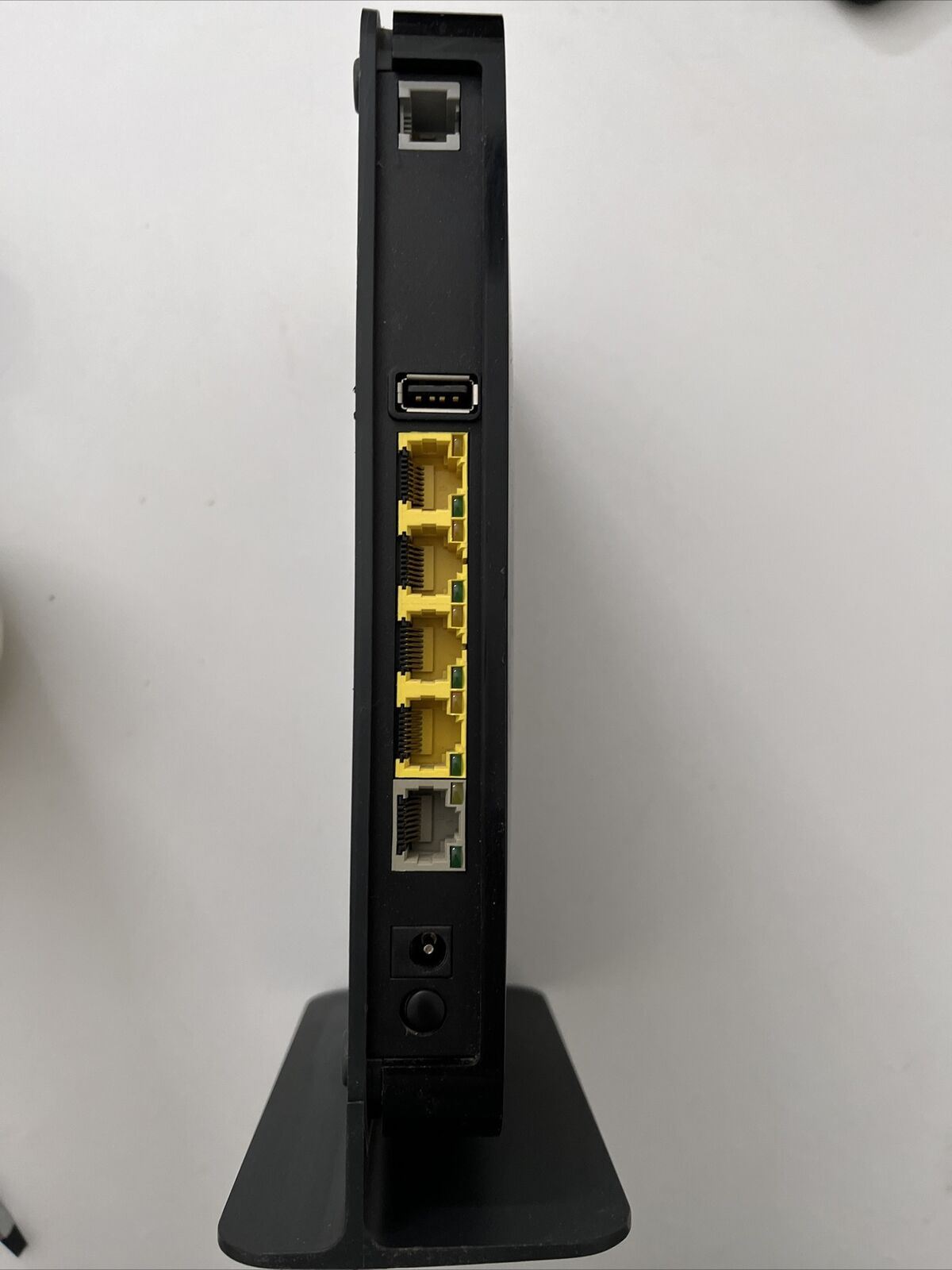 Netgear N600 Wireless Dual Band Gigabit Modem Router ADSL2+  DGND3700v2