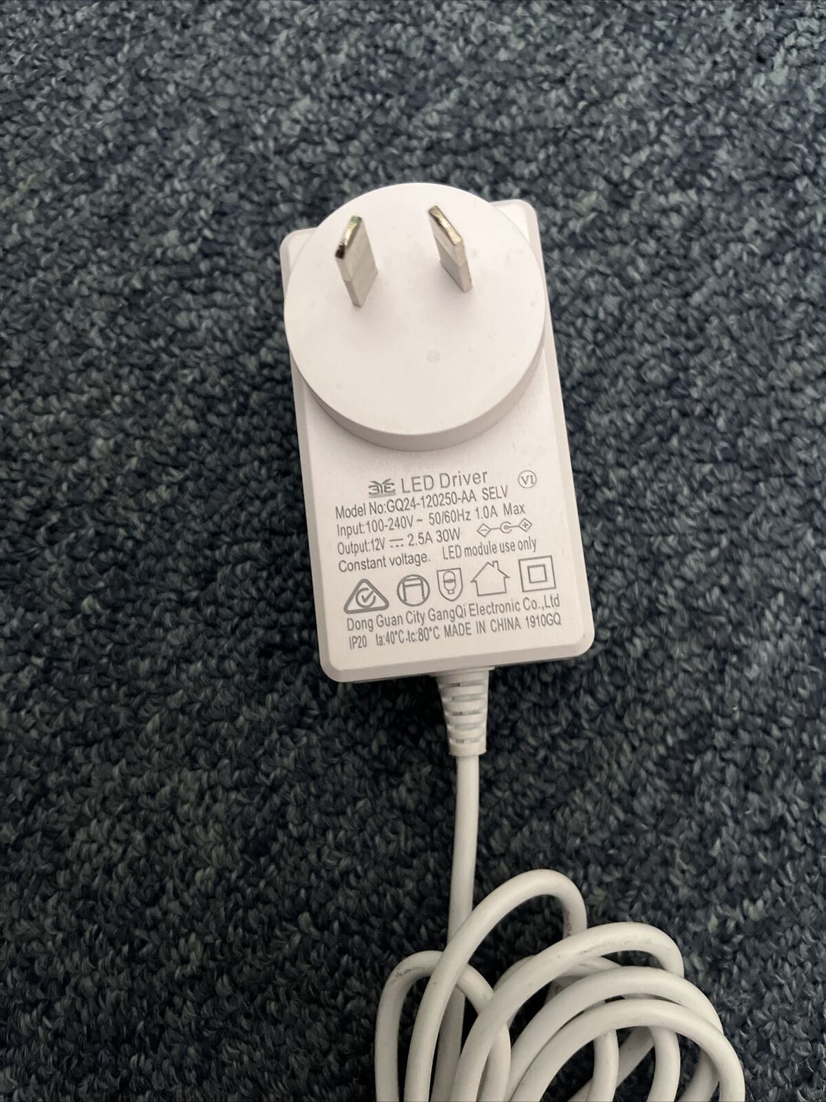 Ottlite Executive Desk Lamp with Wireless Qi Charger USB U13EQ Lamp Light Clock