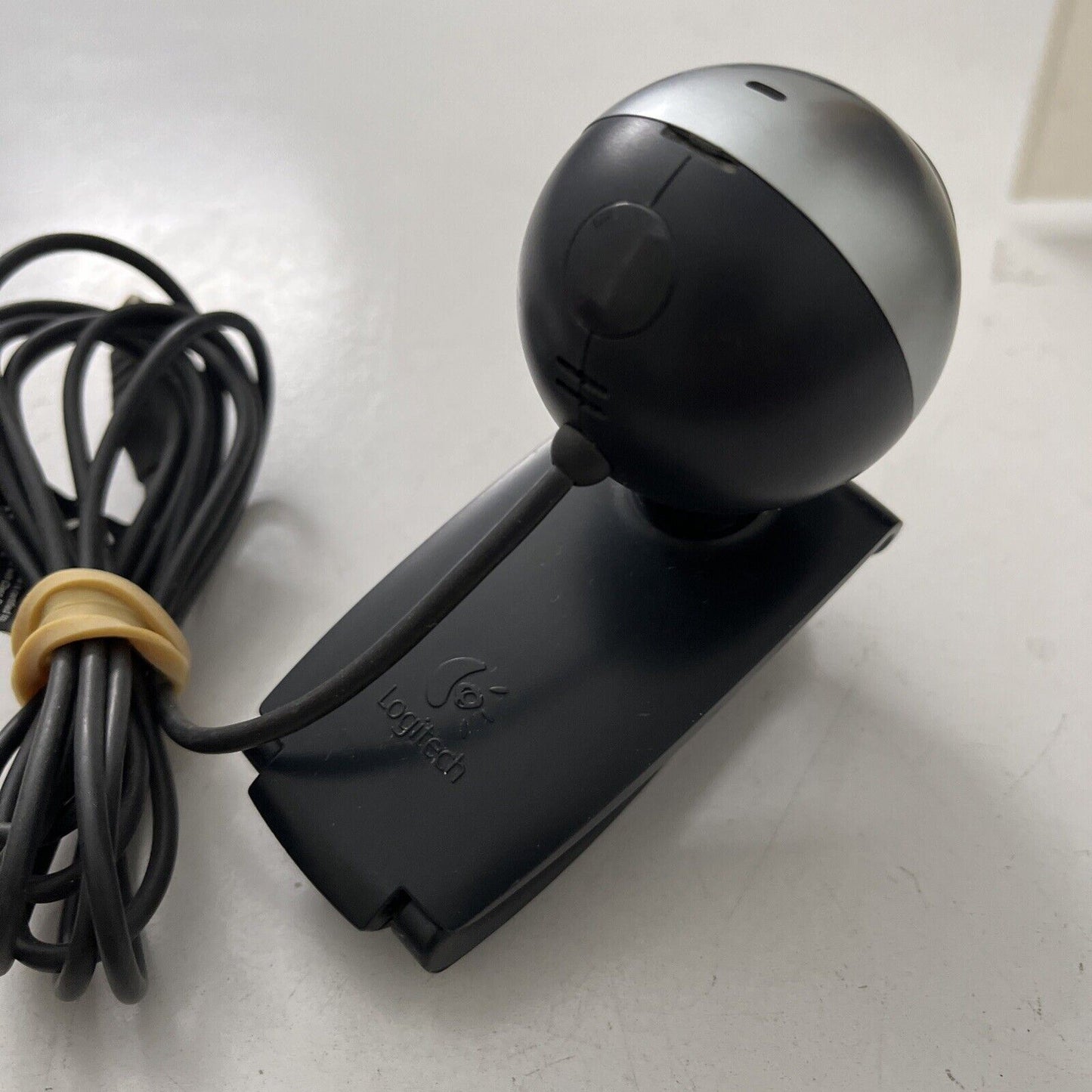 Logitech Quickcam Connect Clip-On Webcam V-UBB39 USB with Built-in Microphone