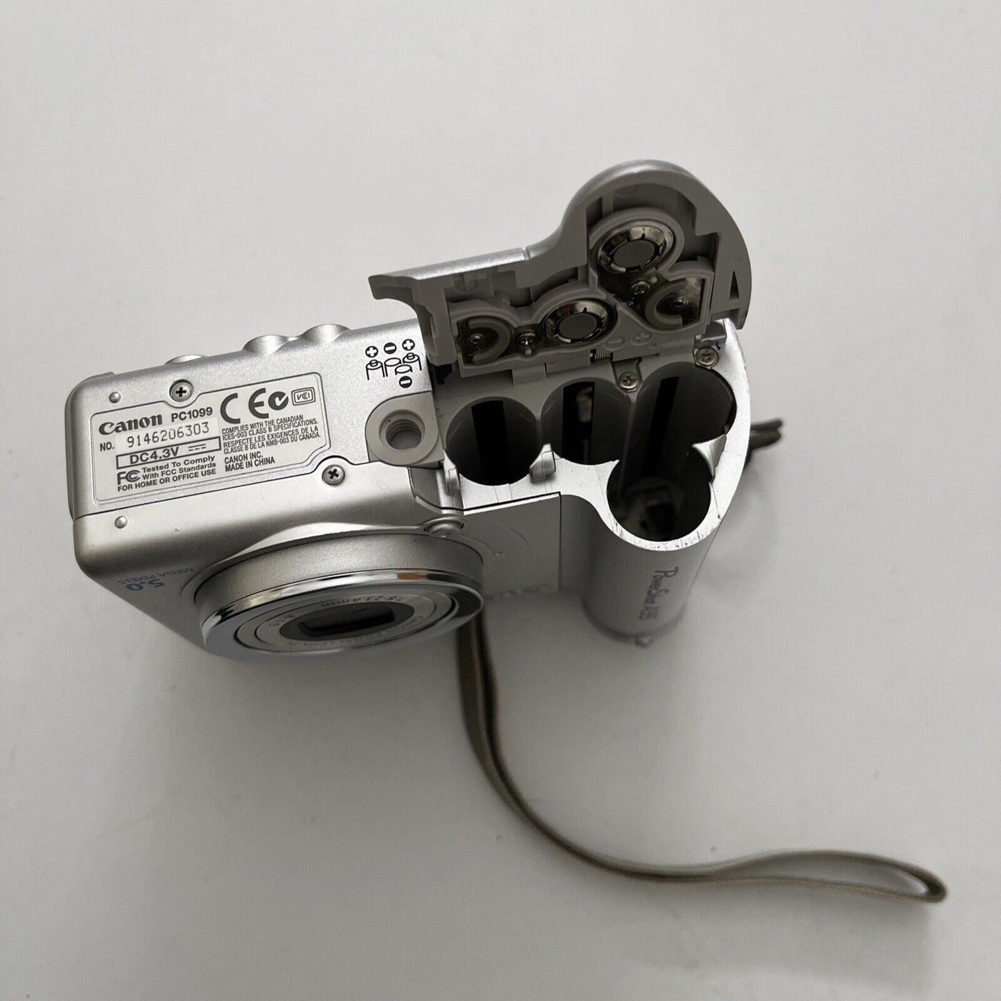 Canon PowerShot A95 5.0MP Digital Camera  with Case