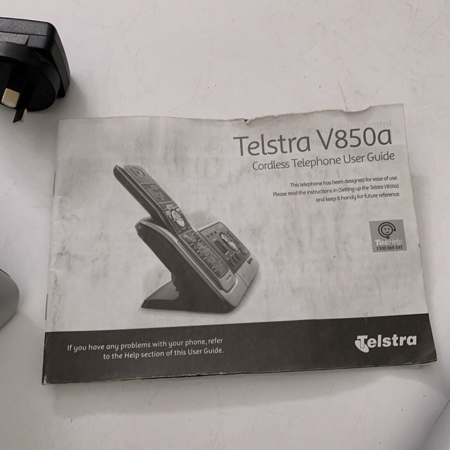 TELSTRA V850a Digital Cordless Phone & Answer Machine Base + 3 x Handsets + Dock