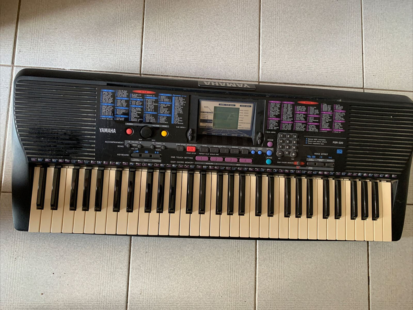 Yamaha PSR-220 Electronic Keyboard 61 Keys *For Parts Or Repair does not turn on