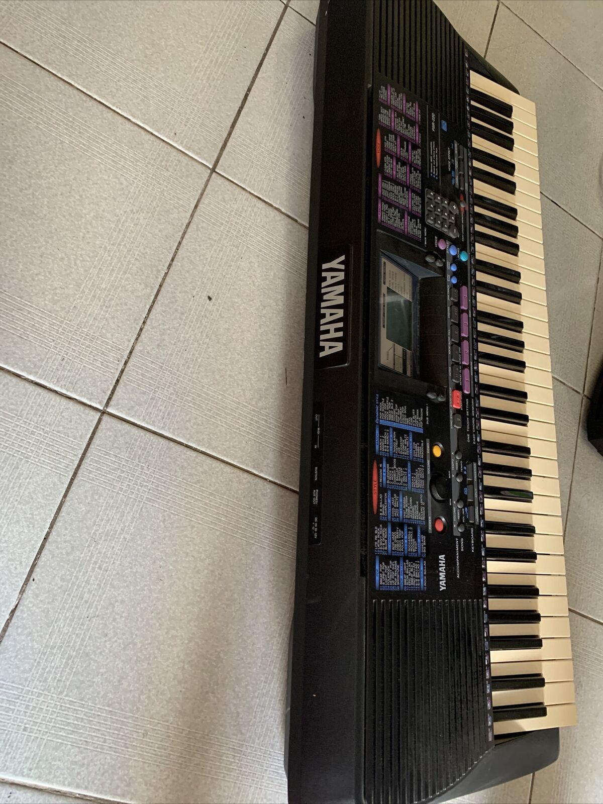 Yamaha PSR-220 Electronic Keyboard 61 Keys *For Parts Or Repair does not turn on