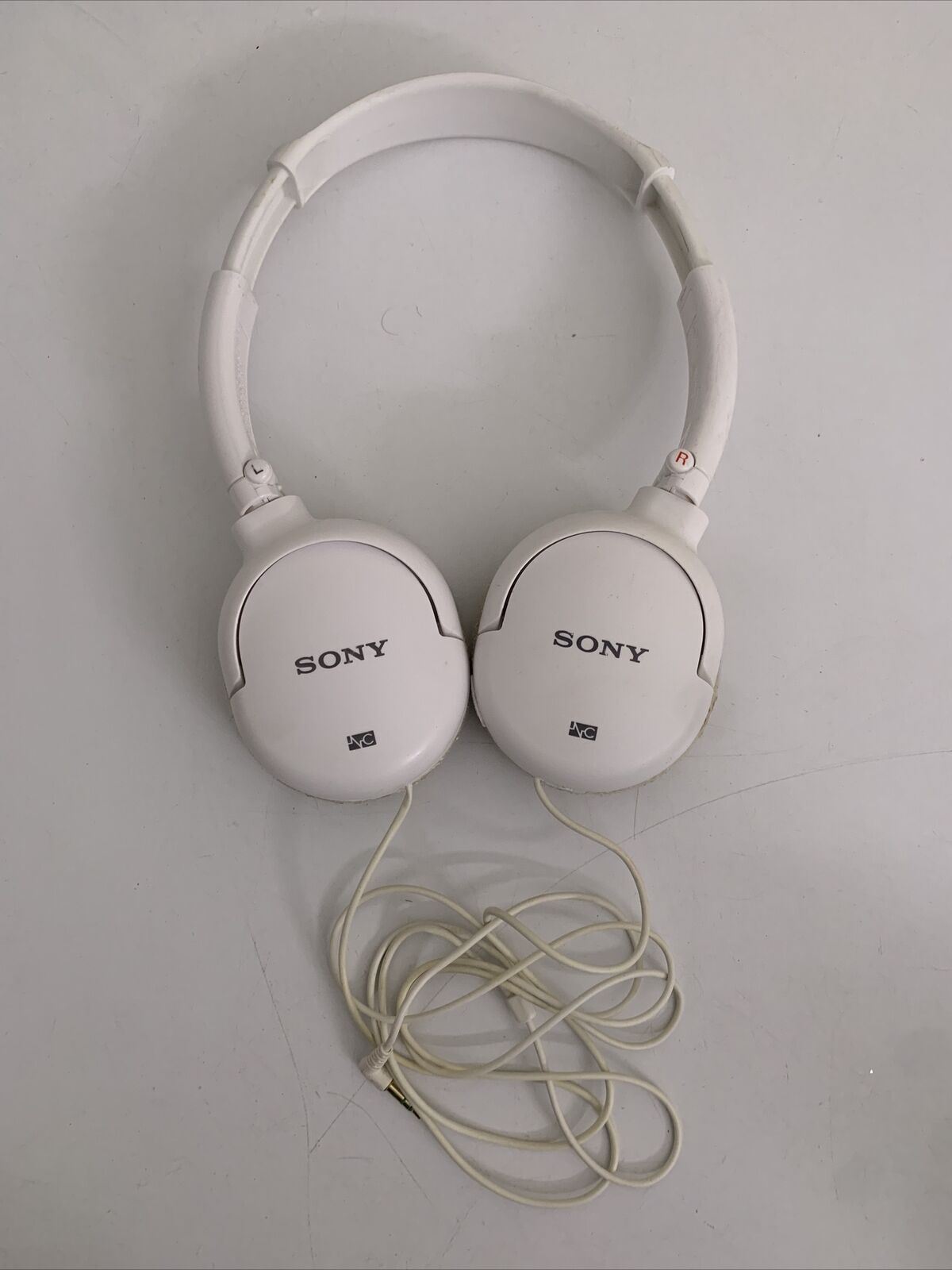 Sony MDR-NC8 Over the Head 3.5mm Noise Cancelling Headphones White Worn Pads