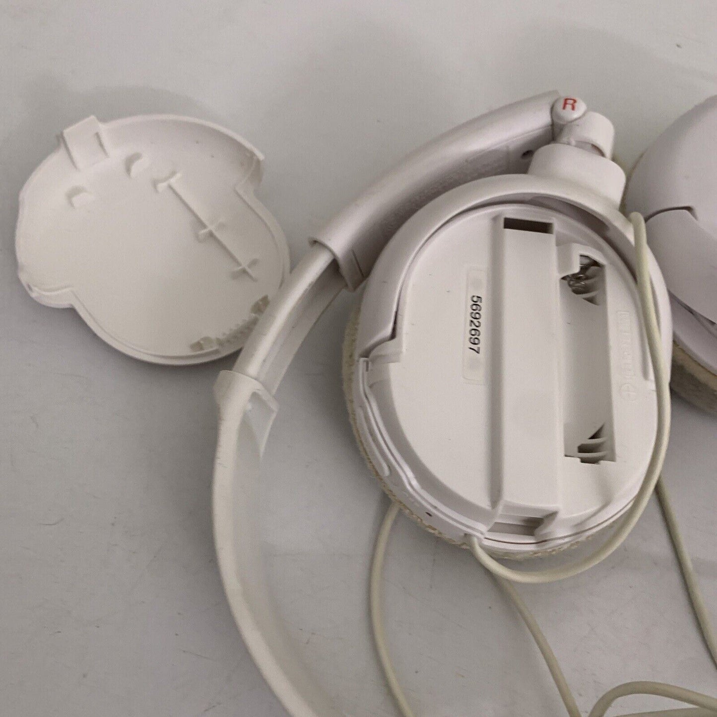 Sony MDR-NC8 Over the Head 3.5mm Noise Cancelling Headphones White Worn Pads