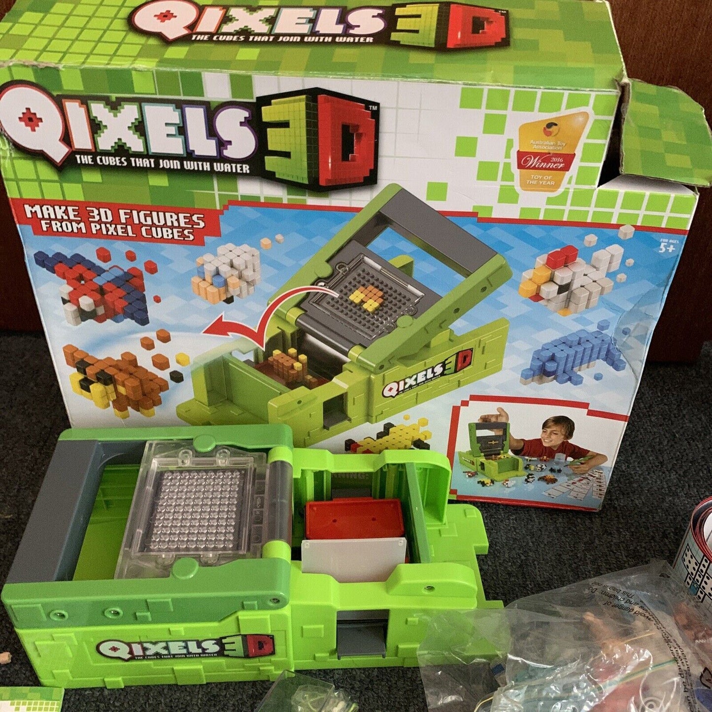 Qixels 3D Maker with Extra Qixels