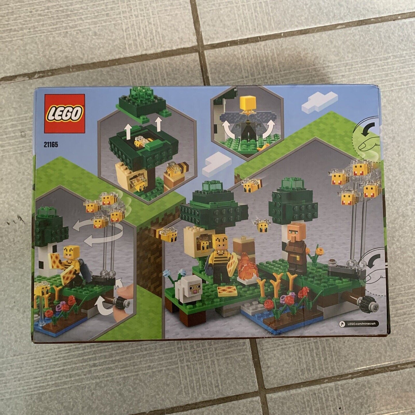 NEW LEGO Minecraft The Bee Farm 21165