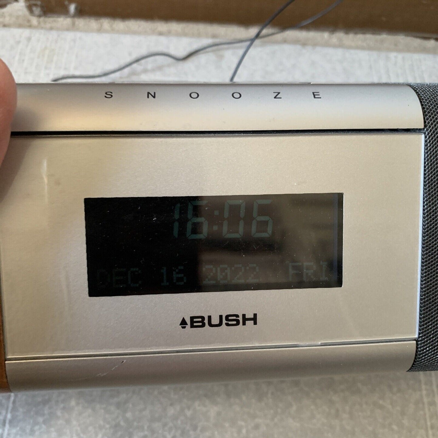 BUSH DAB+ Clock Radio BCR35DABW *LED Display Not Bright Clear