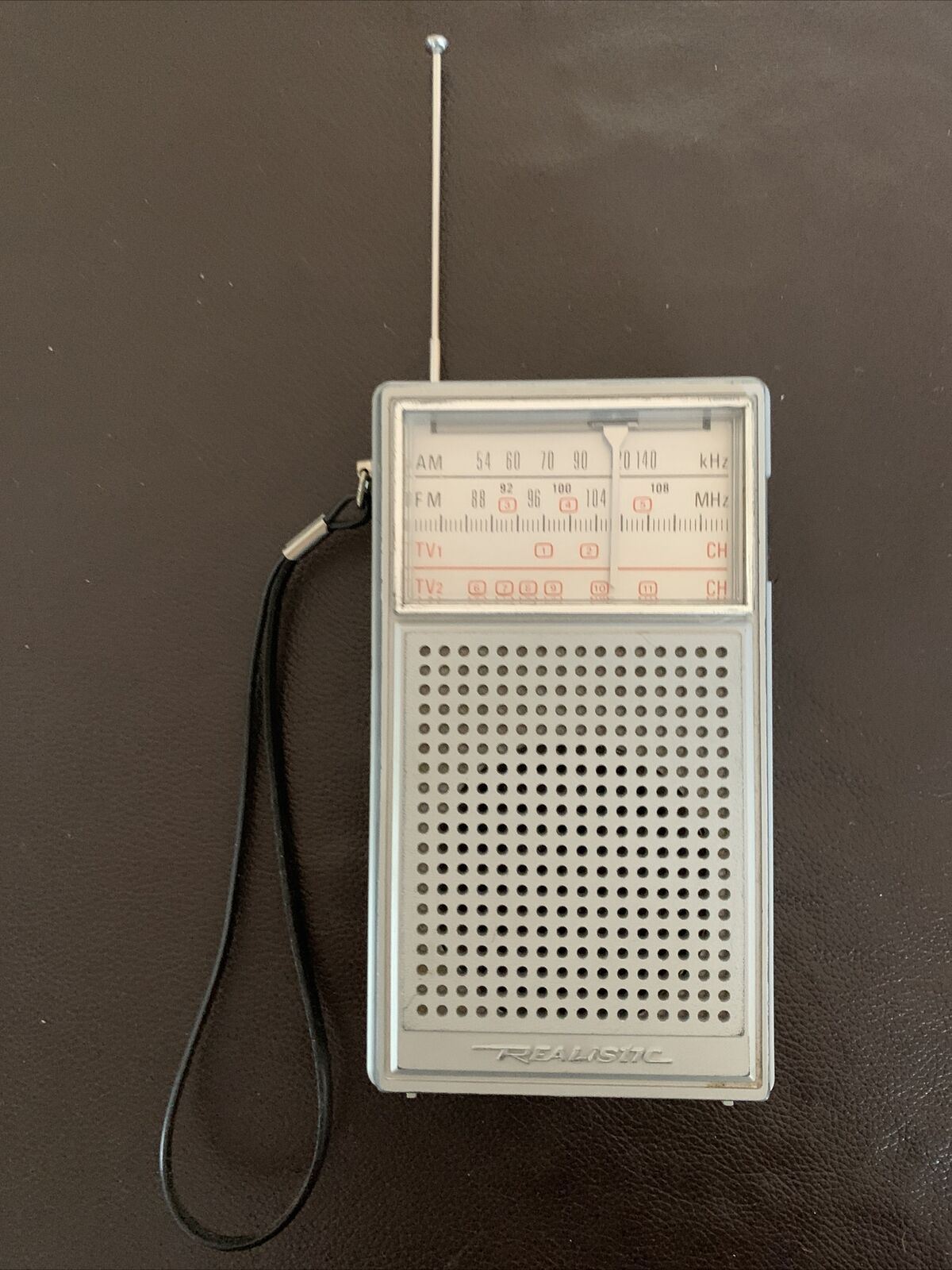 Vintage Realistic Radio Shack Portable AM/FM/TV Radio 12-613A – Retro Unit