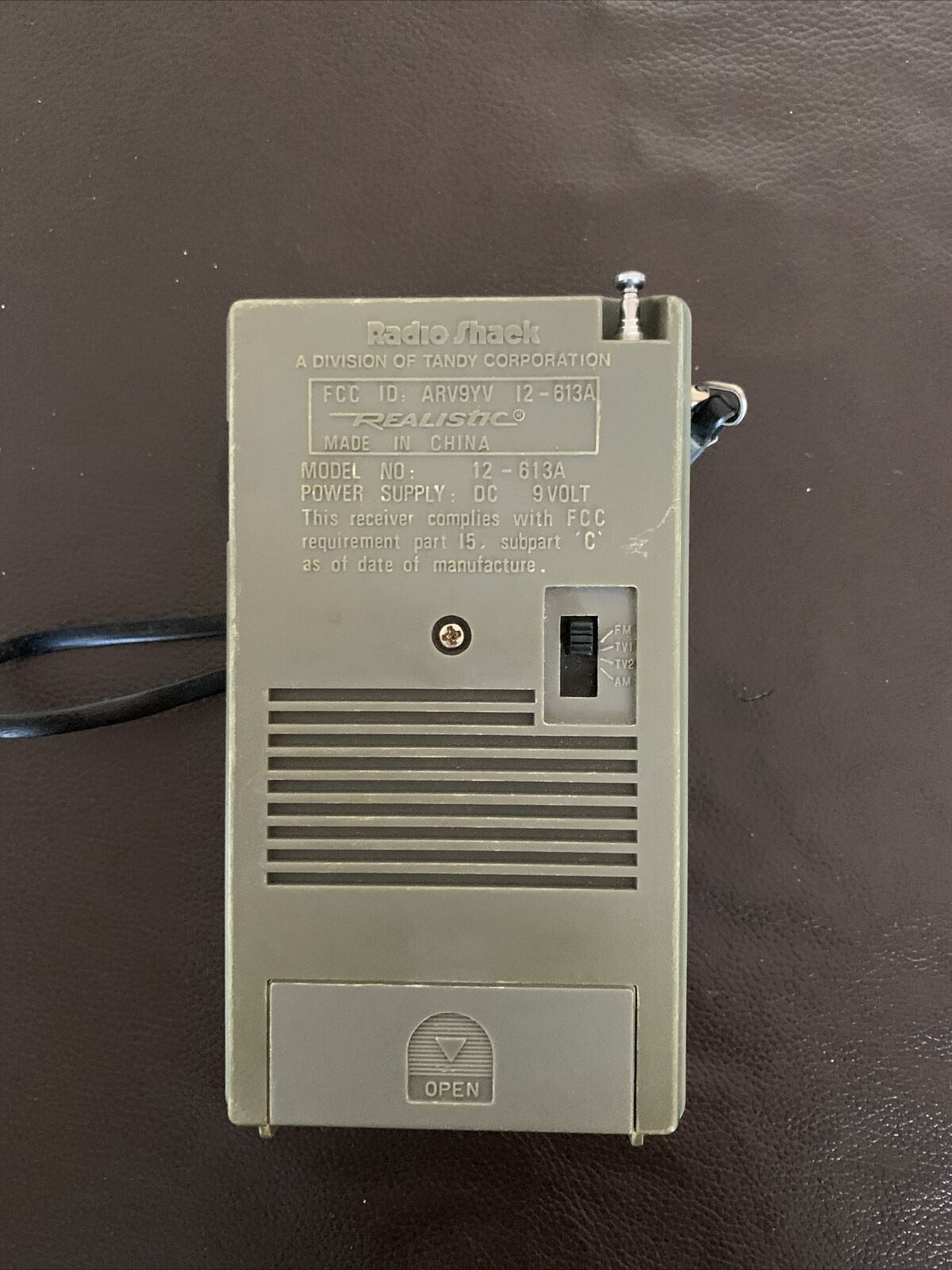 Vintage Realistic Radio Shack Portable AM/FM/TV Radio 12-613A – Retro Unit