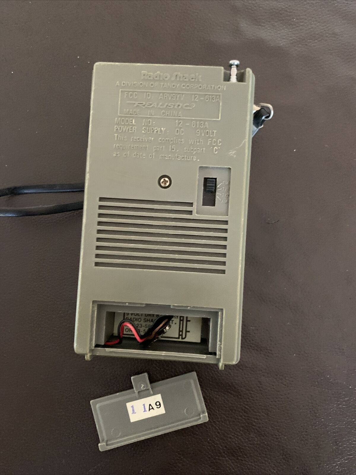 Vintage Realistic Radio Shack Portable AM/FM/TV Radio 12-613A – Retro Unit