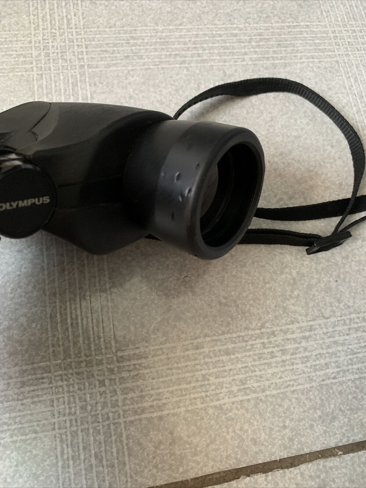 Olympus 8x40 DPS I Field 8.2 Wide UV Protection Binoculars *For Parts Repair