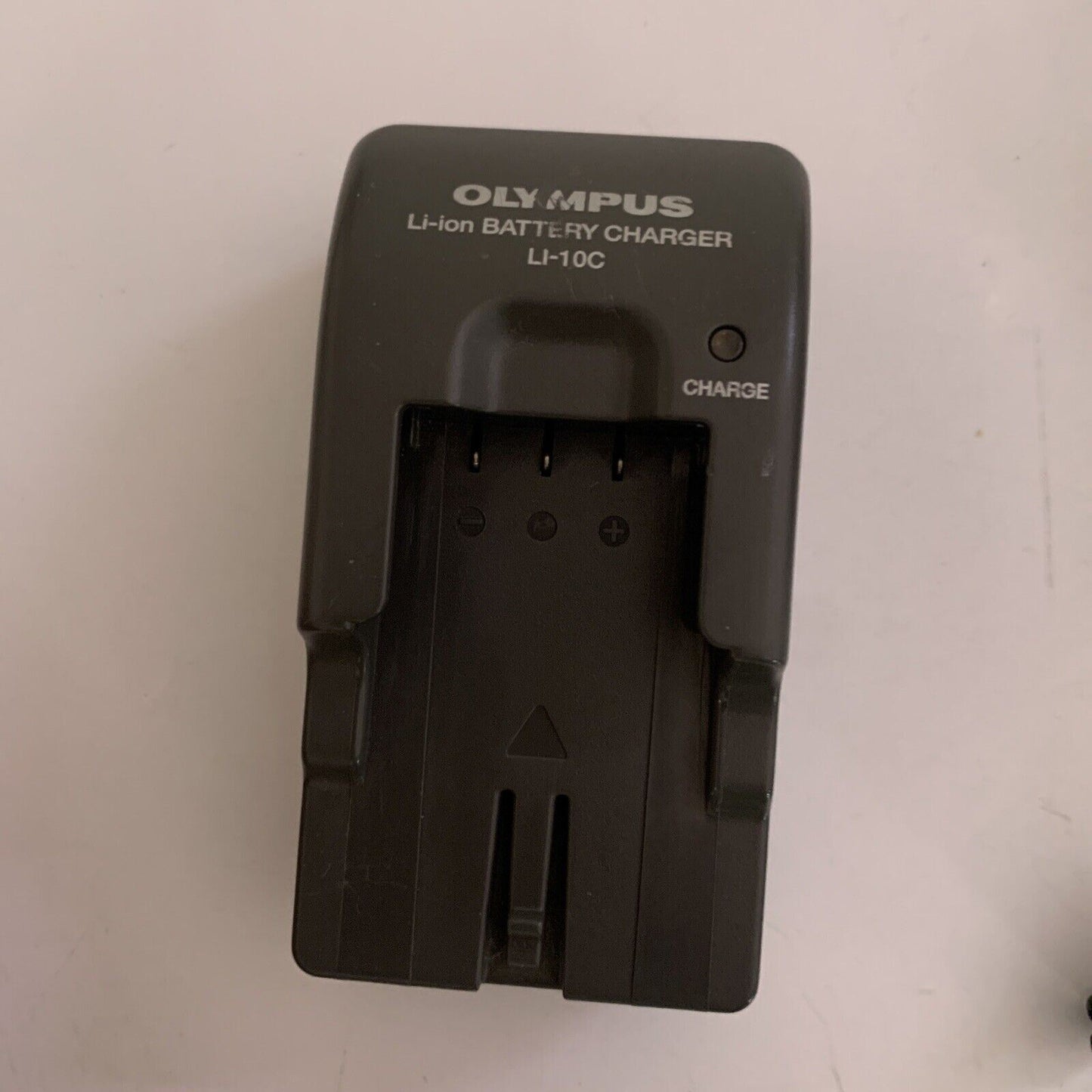 Genuine Olympus Li-ion Battery Charger LI-10C