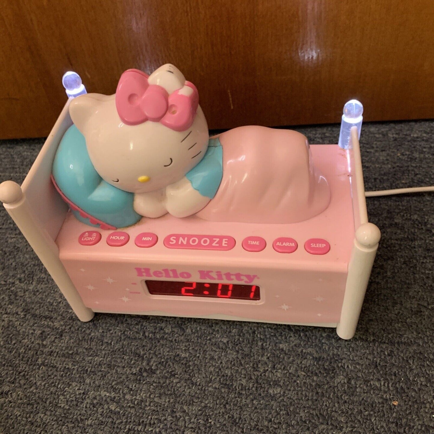 Official Hello Kitty Sleepy Kitty Alarm Clock Radio with Bed Post Night Light