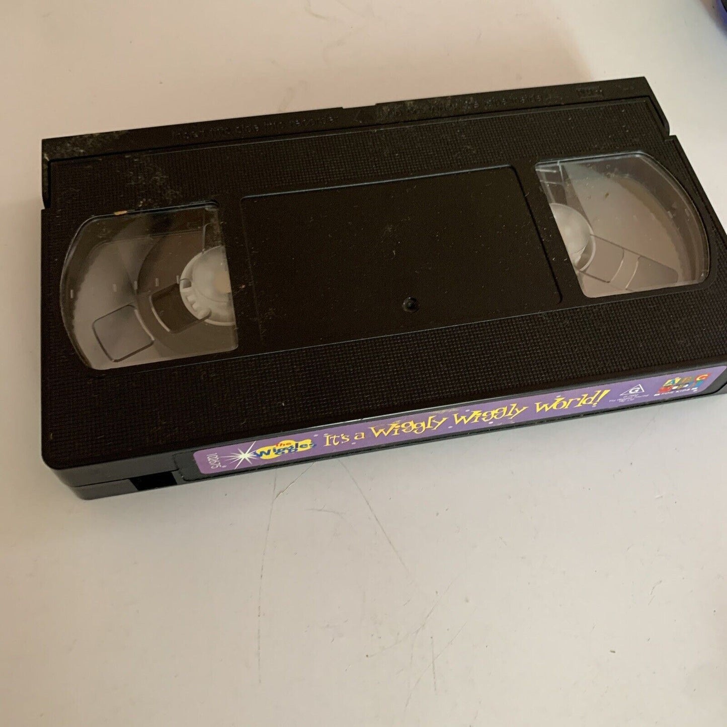 The Wiggles - It's A Wiggly Wiggly World VHS PAL Cassette ABC 2000