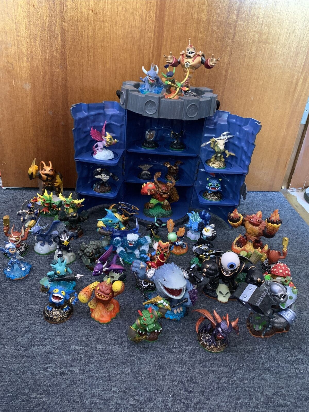 45x Skylanders Figurines Various Assorted and Official Skylanders Box Container