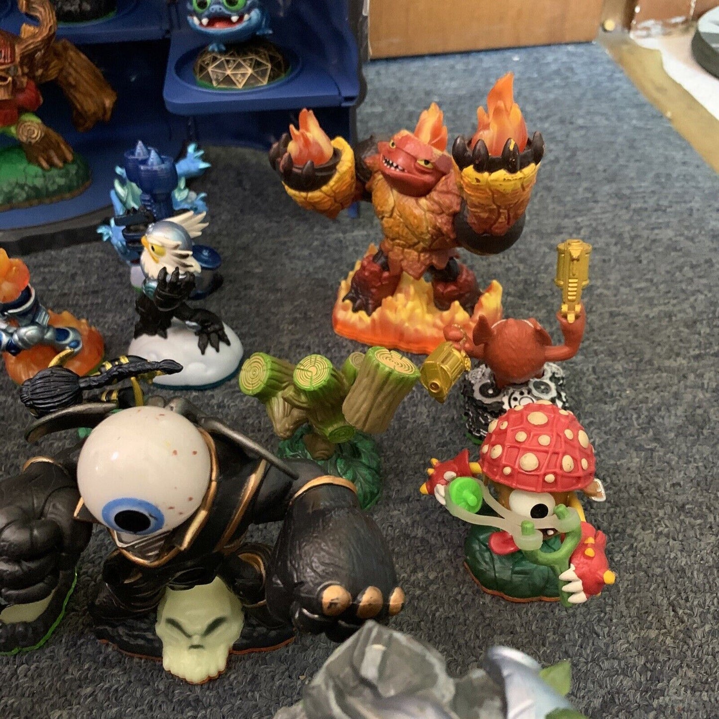 45x Skylanders Figurines Various Assorted and Official Skylanders Box Container