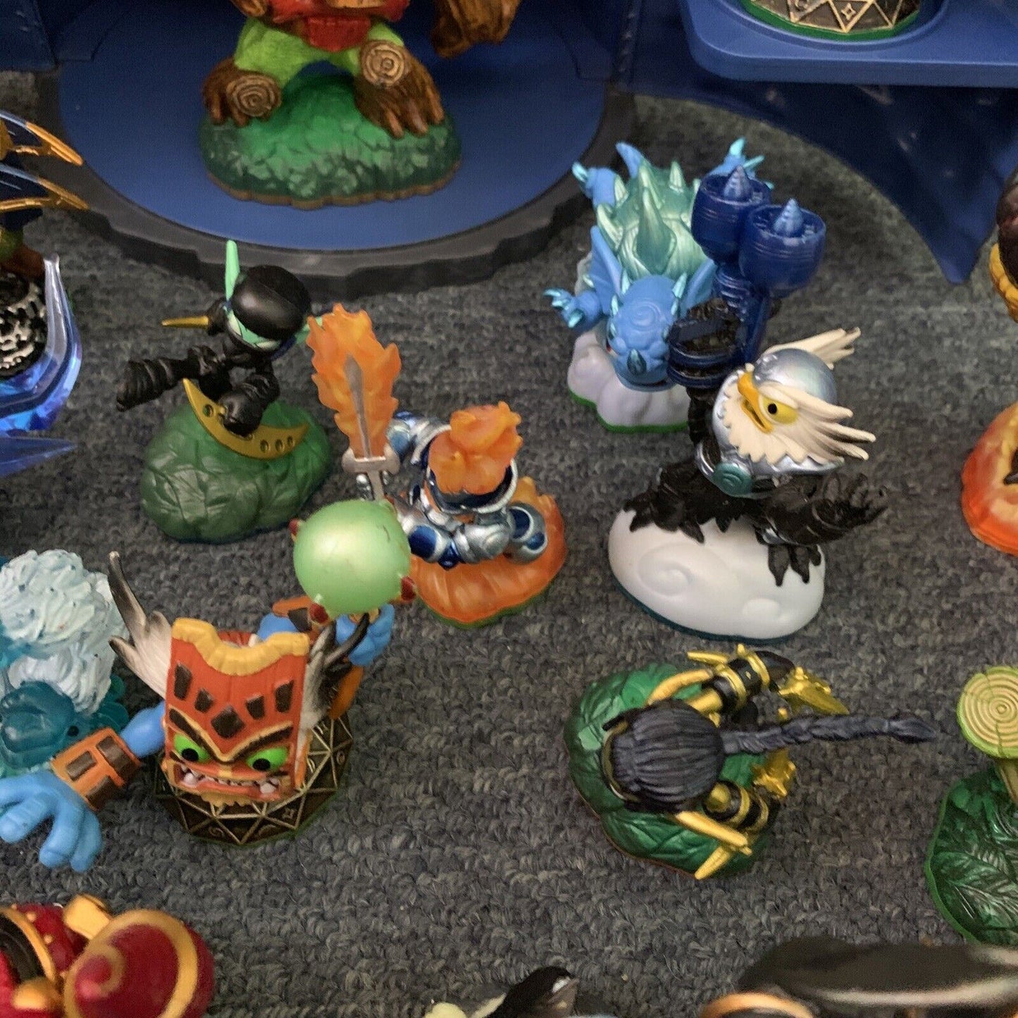 45x Skylanders Figurines Various Assorted and Official Skylanders Box Container