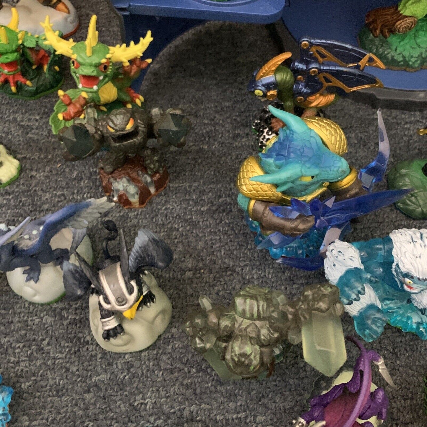 45x Skylanders Figurines Various Assorted and Official Skylanders Box Container